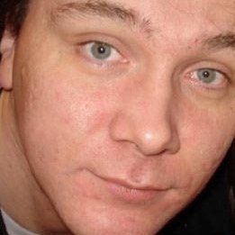 Welshman.
Tweets in Welsh and English.
I like many things, football, motor racing, music, guitar, bass, tea, curry.
Big Chess fan.
Chairboy.
#Chesspunks