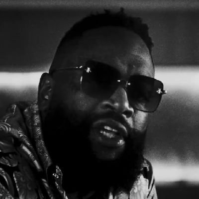 DanOluta's profile picture. ♡Storyteller●Booksmart●Maths/Chem♤
《    》