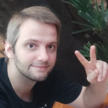 Osasquense padrão, que adora uma boa jogatina com os amigos!! Sempre atrasado pras tendências, porém sempre extraíndo ao máximo da experiência.