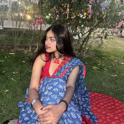 AdrijaGanguly15's profile picture. প্রেমের কবিতা বা লড়াইয়ের বার্তা দুপক্ষেই আমি বহমান