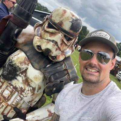 metal & rock lovin, tattoo’d, t5 driver, father, plumber, LEGO, Pokémon go player, Star Wars nerd, horror, marvel, no drama, nudist account @nudistandyhbert