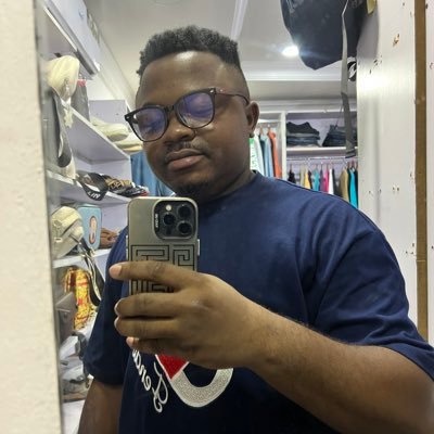 I’m a digital designer, UI/UX, i create, Edit, Animate and build web.