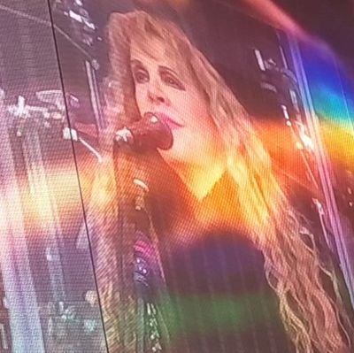 Stevie Nicks & Vinyl records.
Fan account. The real Stevie is @StevieNicks 🌙
✨Starshine, oh you used to be silver✨