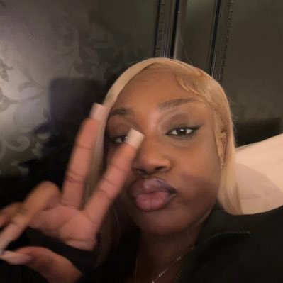 idkyvonne's profile picture. 