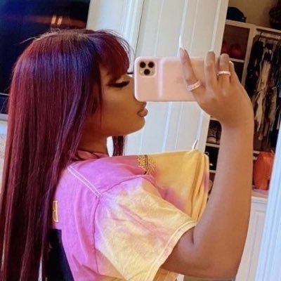 bitch18060's profile picture. i overshare & don’t think before i tweet 💋