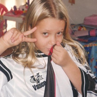 nogueirajulia13's profile picture. Mestre em RI (PUC-Rio) • internacionalista • fotógrafa • design e mkt digital • Rildy • muito amor pelo Vasco e vôlei • chuva de opiniões