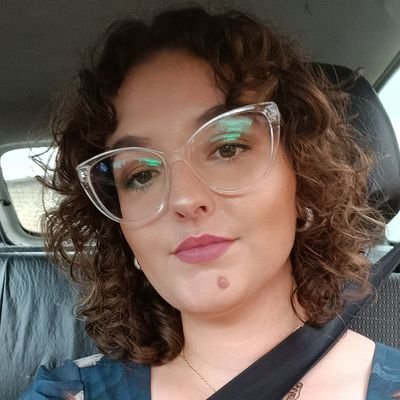Arquiteta, teacher, 30+ e que ocasionalmente gosta de compartilhar a rotina nas redes sociais.