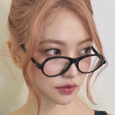 ✦⠁ forçada a ler artigo científico mas nascida para ler romance sáfico⠀٠⠀͏#collegetwt