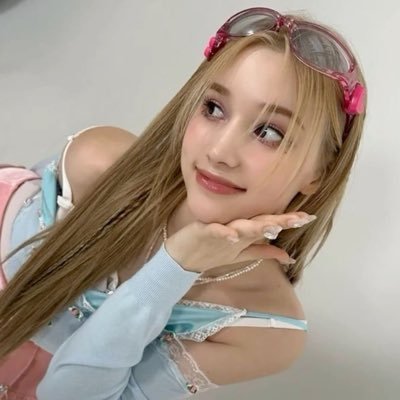haiii i’m vio and i make carrds!! crd reqs: OPEN 🫧 read my carrd before you interact ♡ https://t.co/jWXAksFVq3