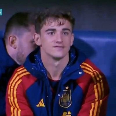 proud supporter of jona's lesbian brigade and xavi's bisexual blaugrana brigade. tweets here are not serious in the slightest. uconn, wings
16•1•81•44