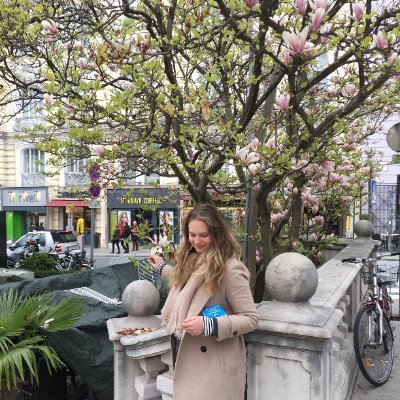 English Teacher, PhD Candidate at @EduMelb - @LitEdLab (affect / text selection / literary pedagogy), mum, Boggle & pug enthusiast.