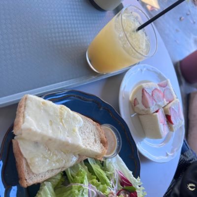 yuna3477036609's profile picture. 離婚済みのモトサレヅマ、別れて自分の人生を愛しの娘と歩んでます。