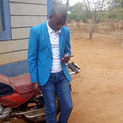 MakenziTushy's profile picture. Kmm