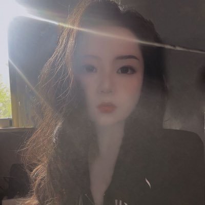 xiaoliliill's profile picture. 永远年轻，永远骂人难听