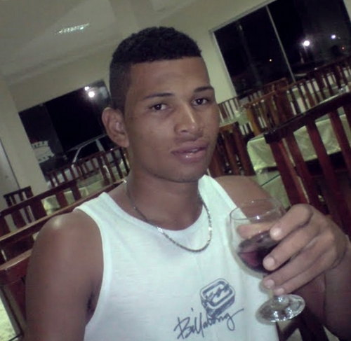 eu gosto de da uns rolé, aproveitar a vida pq ela é fetita para os vivos sou simplismente kill maciel