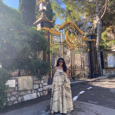 ElusivelyS's profile picture. Just an old soul trying to navigate through these confusing times and maintain my peace. God fearing, analytical, creative, globe trotter, and deep thinker.