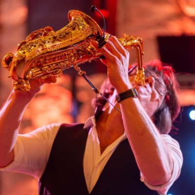 #Musician and #Marketer.
Saxophonist #PartySax
Copywriter to the the music and fitness industries.
Build your brand through web copy, blogs and marketing.