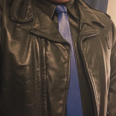 36 year old guy Into bondage and lots of gear. Into leather, rubber, suits, rain gear, formal wear, plus more ! when not in gear usually In a shirt and tie