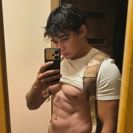 Chrishowl_'s profile picture. 