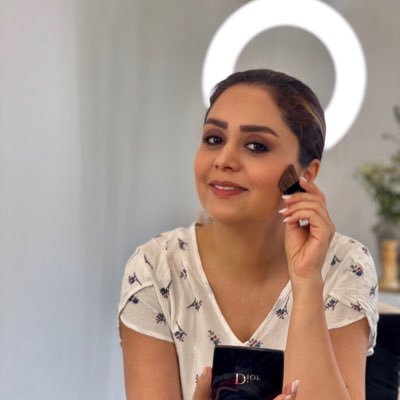 TheyCallMeRosa_'s profile picture. 