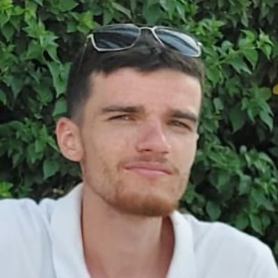 Employé dissocié au ministère de l'Education Nationale. Exter musicophile.