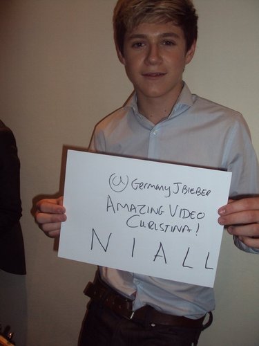 ❥Belieber and Directioner.| met 1D, @NiallOfficial tweeted 3x, 1D fan since oct'10