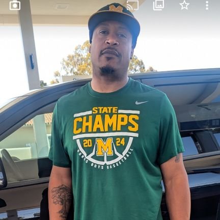 Husband , Father, Head Boys Basketball Coach at Monterey High , Chicago Bears fanatic, GDIII & Gianna's number one fan. Go Dores....