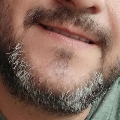 Adicto a las pecas, fiel admirador de la silueta de una mujer.