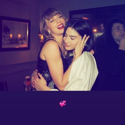 tayandgracies13's profile picture. mainly about taylor and gracie 🌸 #teamconrad 💗  conrad fisher defender!