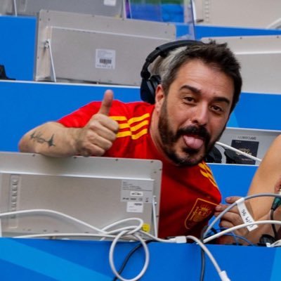 Real Betis Balompié y del equipo de mi pueblo, el Getafe CF. Componente del departamento de exteriores de Onda Cero