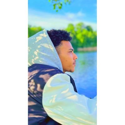 قطع شامة هواك من قلبو إلاّ هواك نبت تانى وعلى بابك وقف تانى .🇸🇩