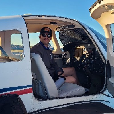 DerekWalks25's profile picture. Pilot l New York Rangers Collector l Very Average Golfer