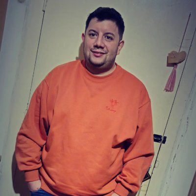Lomense.
Católico ✝️.
Conservador.
Hincha de Boca.