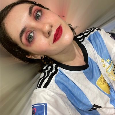 97 liner ×‿× Pretending to be a Professional #Singer/#Actress • #FanGirl #Larrie #EXOL #Luwei #Shawol #Melody #MyDay #NCTzen •https://t.co/vYtuWUCexJ
