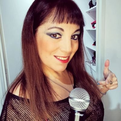 Artista argentina. Coro de Valeria Lynch. Coach Vocal . English teacher and translator. Pet lover . Music lover.💜🎶🎤