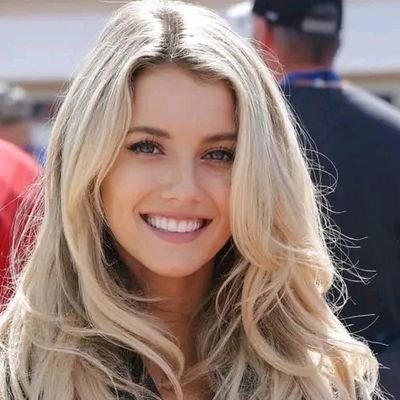 vera14452783403's profile picture. 