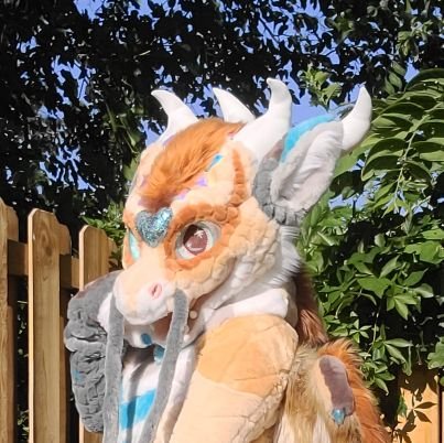 Fursuit maker (she/her)
COMMISSIONS OPENING 2025
Please tag me in photos with my suits!
~~~~~~~~~~~
Trello: https://t.co/5TesOlCuZy