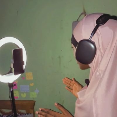 As_mauh's profile picture. On a journey ll voice over artiste ll AI whisperer ll Book & words📚🥂

ان معي ربي سيهدين🙏