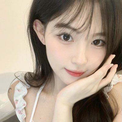 RUBEL31921173's profile picture. 新人兼职开课自带地方😝纯天然大🐻前凸后翘腰细腿长蜜桃臀💋💋皮肤白嫩🌸🦋穴紧致多💦姿势热情配合💕💕口嗨勿扰！QQ 1822370206
