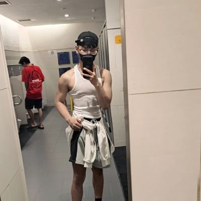 Ba của Ẳng
-
-
I'm not gay và những bài viết hư cấu