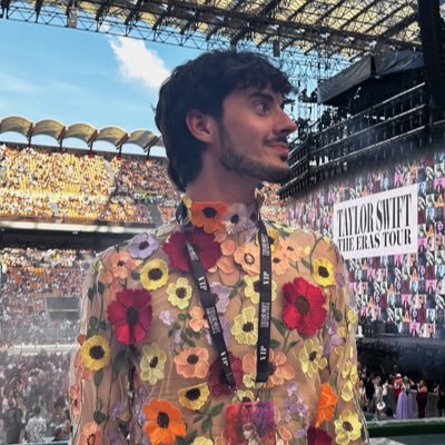 Currently on that tightrope, trying everything to get Taylor Swift laughing at me 🥺 Never met T💔 TNx1😭