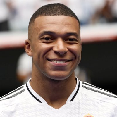 davidkwarteng33's profile picture. A young black boy striving hard to the top