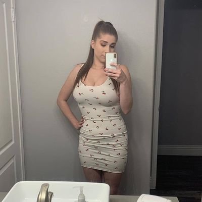 DoeJane305's profile picture. 