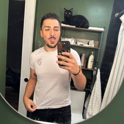 Professional nerd, Amateur thirst trapper. Ask me about Star Wars, Pokémon, and anything comics