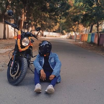 monickmonu7's profile picture. My day begins with 0s and 1s.👨‍💻