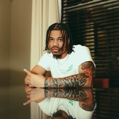 2exclusiveaar0n's profile picture. AP