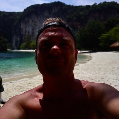 AwenLens's profile picture. “The Land of Smiles” | Life in Southern Thailand | B.Ed & Former Scuba Boat Manager | 🐠📸