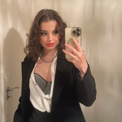 aninha_scatone's profile picture. a mãe tá on mas tá cansada