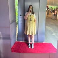 des (@twoworldsapartt) 's Twitter Profile