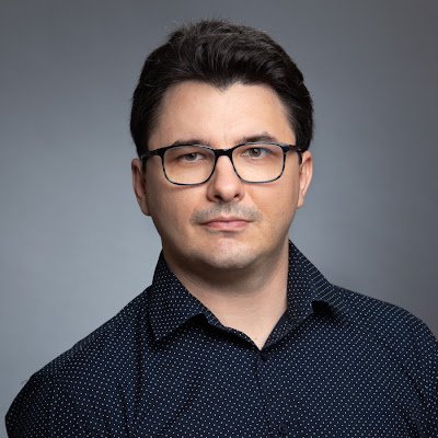 Psiembiorca, podatkowiec, technofan, krypto-pragmatyk, wannabe inwestor, pomentator rzeczywistości politycznej, radykalny centrysta. Kociarz nie psiarz.
OzN.